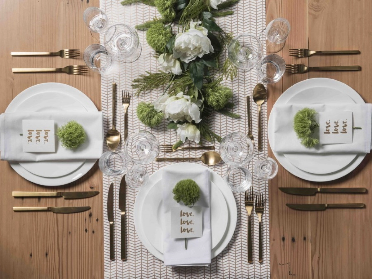 Scene Gold Cutlery.jpeg